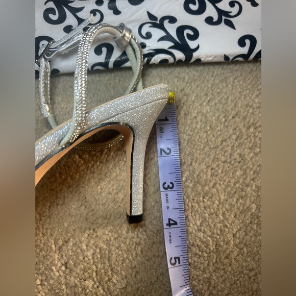 NWOT Rhinestone Stiletto Heel with Three Hearts - Picture 12 of 13